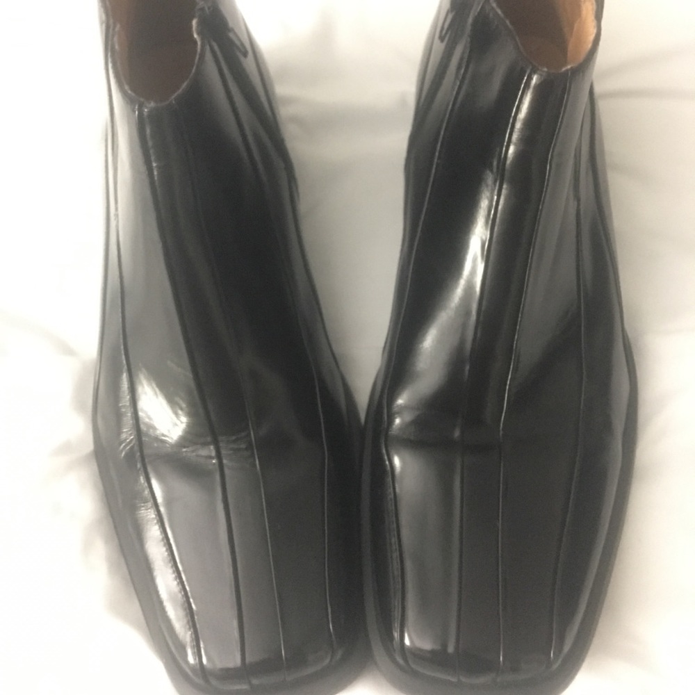 Side zip Black boots